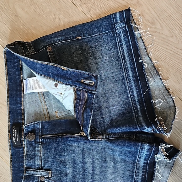 Banana Republic Premium Denim Shorts, Size 4 - Picture 9 of 14